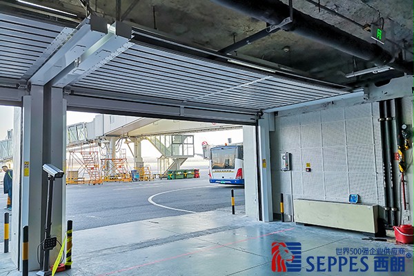 机场行李区硬质快速门