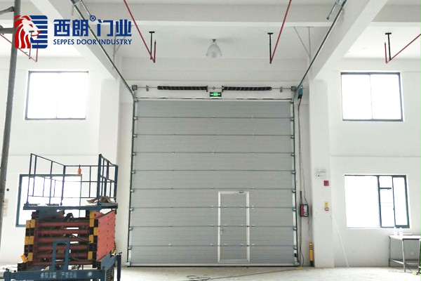 翻板电动提升门