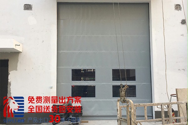 化工原料存储工厂外部快速堆积门