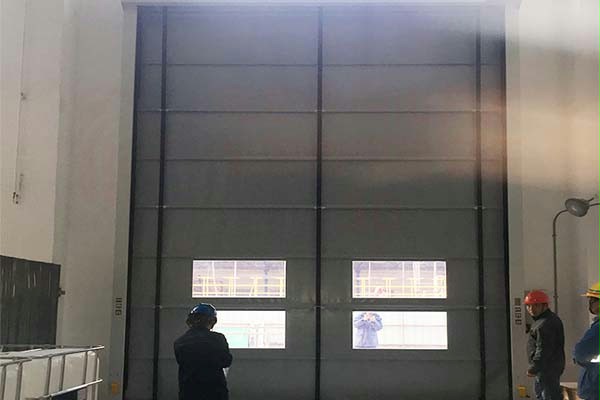 化工原料存储工厂外部快速堆积门