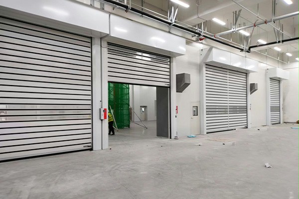 西朗门业机场硬质快速门